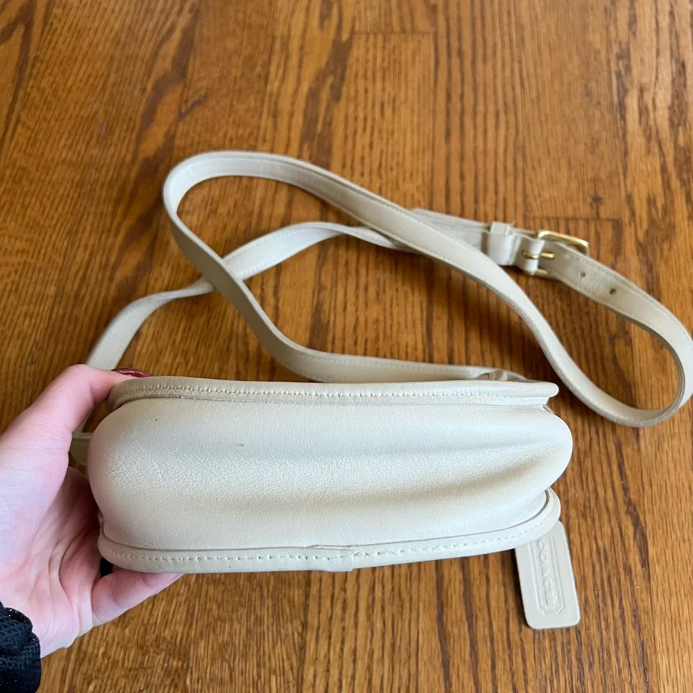⚪️COACH: White vintage Legacy flap purse, crossbody w/metal turn lock, preowned